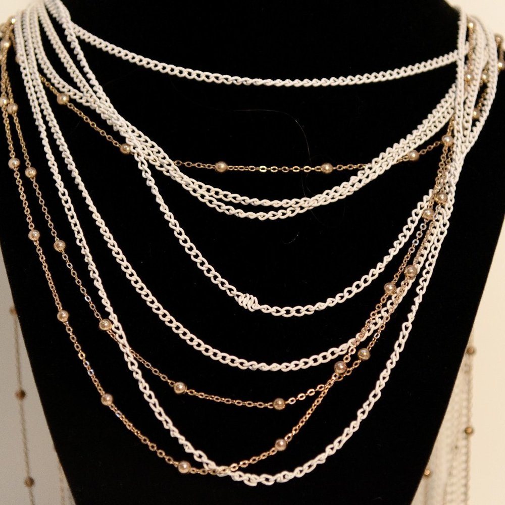 Forever 21 white and gold chain necklace